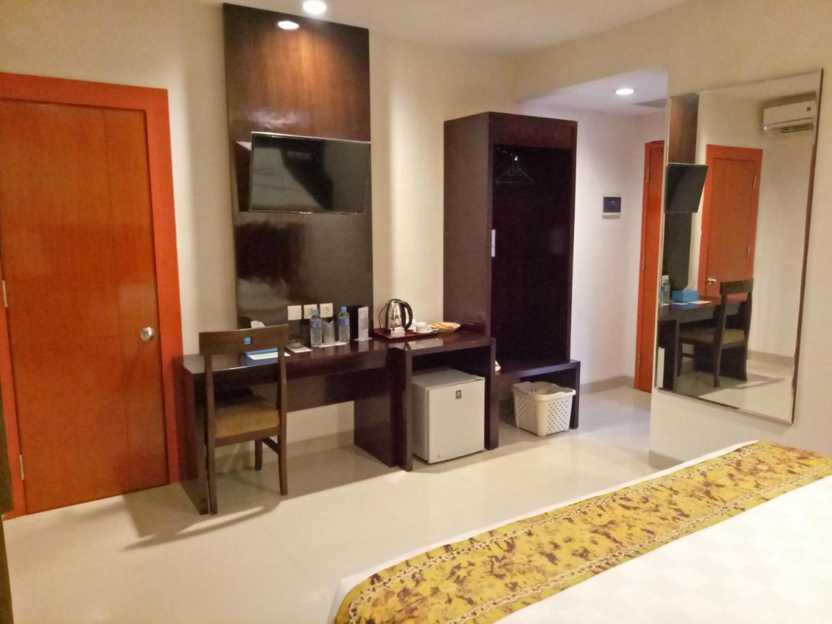 Jelita Bandara Hotel Banjarbaru Exteriör bild