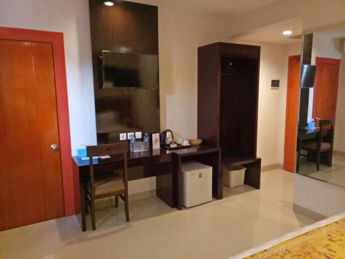 Jelita Bandara Hotel Banjarbaru Exteriör bild