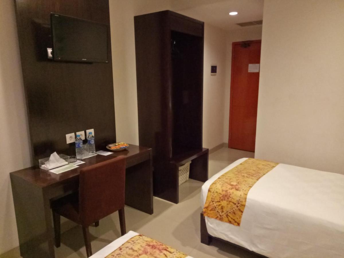 Jelita Bandara Hotel Banjarbaru Exteriör bild